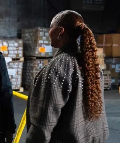 the-equalizer-s03-queen-latifah-check-jacket