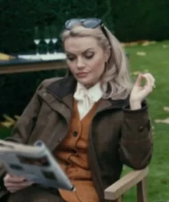 Front view of the Tammy Horniman The Gentlemen brown coat. This tweed style Tammy Horniman brown jacket The Gentlemen series features large pockets.