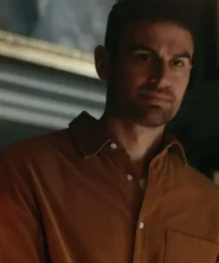 The Gentlemen Netflix Theo James brown shirt showing the handsome Eddie Horniman in his brown dress shirt The Gentlemen wardrobe.